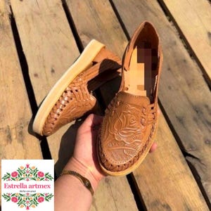 Huarache sandals with flower/ leather huarache/ tooled leather sandals/ Mexican sandals women/ huarache shoe women/ leather sandals women