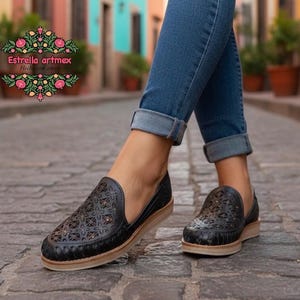 Sandalias Huarache con acabado flore/Huarache negro/huaraches mexicanos de mujer/Sandalias mexicanas para mujer/Zapatos huarache para mujer/