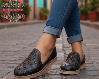 Sandalias Huarache con acabado flore/Huarache negro/huaraches mexicanos de mujer/Sandalias mexicanas para mujer/Zapatos huarache para mujer/