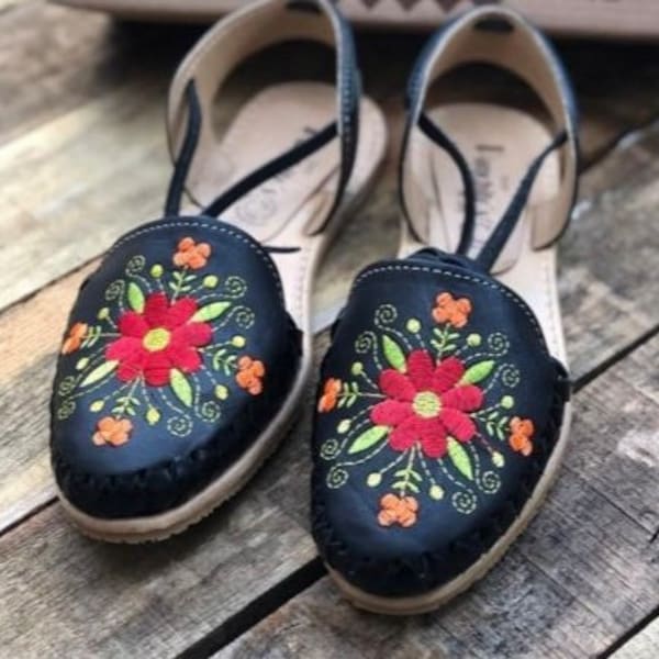 Sandalias Huarache con cordones bordados/ huarache mexicano para mujer/ huarache artesanal de mujer/ sandalias boho hippie/ sandalias mexica