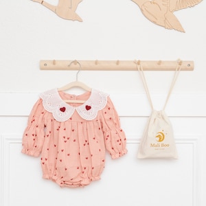 Valentinstag Baby Outfit, Baby Girl Valentinstag Romper, Baumwolle Baby Romper, Hand gesticktes Herz Outfit, Neugeborenen Baby Langarm Romper