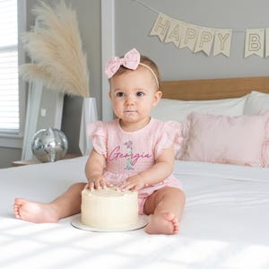 Custom Embroidered First Birthday Girl Romper, Floral 1st Bday Outfit, Cake Smash Bild 7