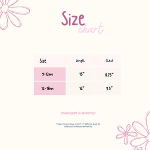 K&ouml;nnte beinhalten: Eine Gr&ouml;&szlig;entabelle mit rosa und wei&szlig;em Text f&uuml;r die Gr&ouml;&szlig;en 9-12m und 12-18m. Sie listet L&auml;ngen von 15 und 16 Zoll sowie Brustma&szlig;e von 8,75 und 9,5 Zoll auf. Der Brustbereich ist dehnbar und weist eine Abweichung von 0,3-1 Zoll auf.