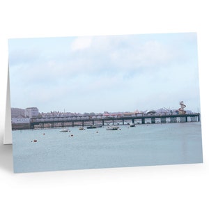 Cartão de felicitações fotográfico suave e pictórico do píer de Herne Bay - Cartão postal náutico da costa de Kent, presente de viagem com tema de barco - Papelaria Seaside Town