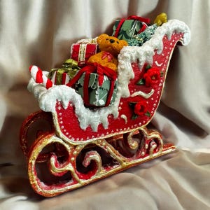 Handmade 1:24 Scale Miniature Santa’s Sleigh with Gifts, Christmas Decor