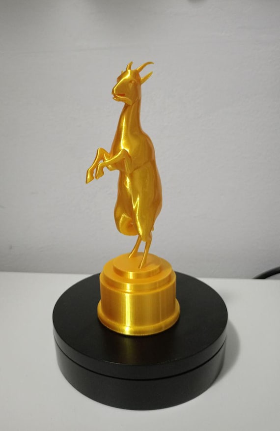 置物 YARNNAKARN / Baby Goat Trophy Baby Goat Figurine | Lladró® USA