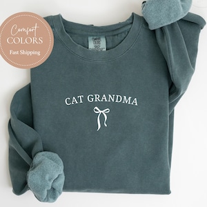 Cat Grandma Sweatshirt Cat Grandma Shirt Custom Cat Grandma Shirt Personalized Cat Nana Shirt Comfort Color Cat Grandma Crewneck T-Shirt