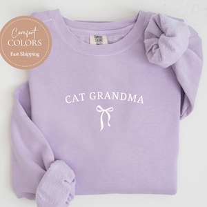Cat Grandma Sweatshirt Cat Grandma Shirt Custom Cat Grandma Shirt Personalized Cat Nana Shirt Comfort Color Cat Grandma Crewneck T-Shirt