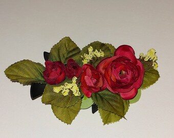 Hair clip with flowers in burgundy