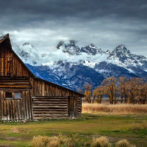Old barn painting, Grand Teton canvas, Teton National park print, Grand Tetons, mountain photography, Moulton barn, Mormon row Wyoming,