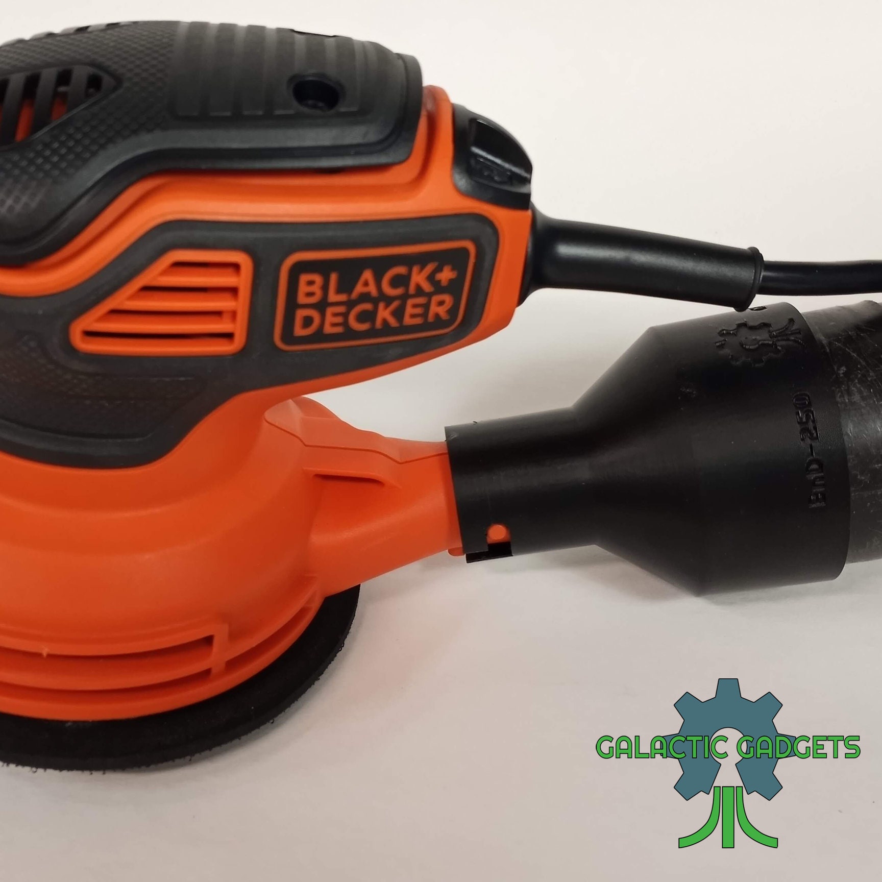 BLACK + DECKER RANDOM ORBITAL SANDER 