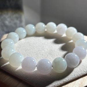 Armband aus eisigem Jadeit: Durchscheinender Wasserjade, 11,9–12 mm große Perlen