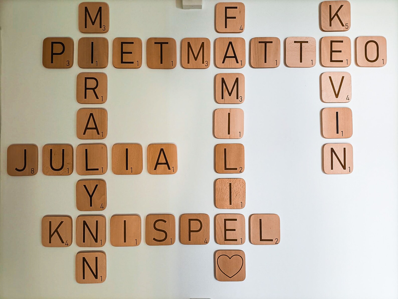 Personalisierte Scrabble-Wanddekoration - Familiennamen Im Kreuzworträtsel-Design