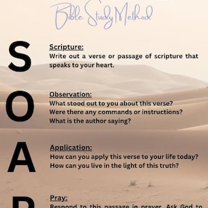 Può includere: Un grafico con l'acronimo "SOAP" in grandi lettere nere, che sta per Scrittura, Osservazione, Applicazione e Preghiera. Questo è un metodo di studio biblico.