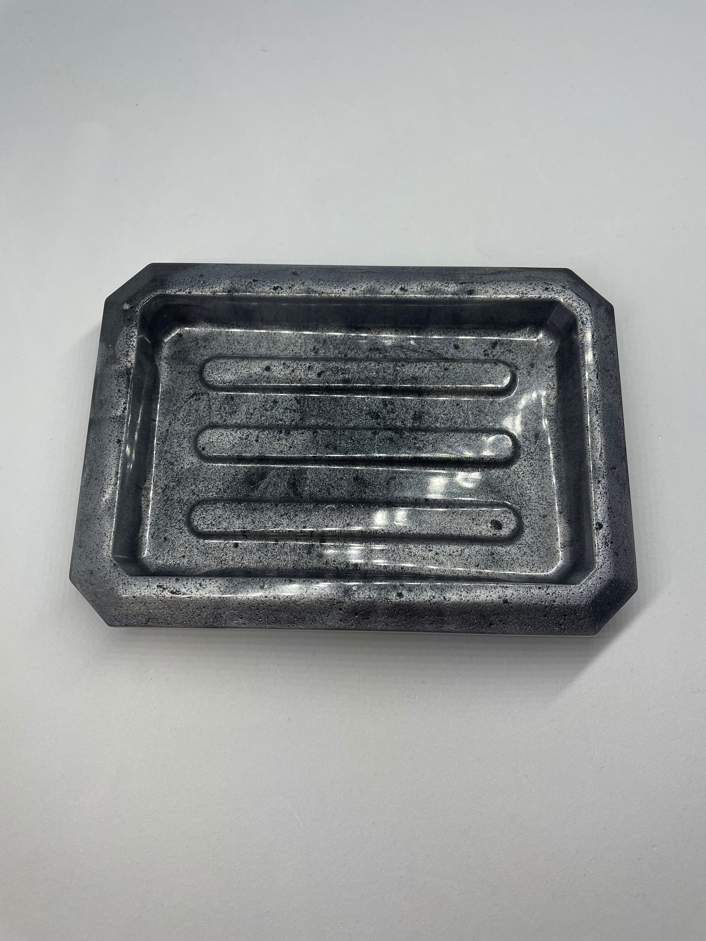 Porte Savon Noir Argenté en Résine Époxy Chic