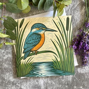 Carte d'art martin-pêcheur – Carte d'oiseau de style linogravure | Carte de voeux pour amoureux de la nature | Cadeau animalier britannique | Occasion spéciale | Carte d'anniversaire