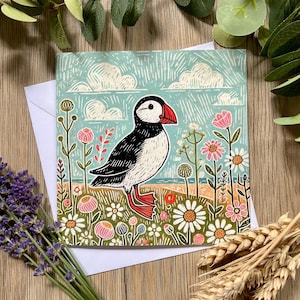 Tarjeta de felicitación de frailecillo – Arte de aves costeras – Tarjeta de vida silvestre estilo linograbado / Regalo de vida silvestre para amantes de las aves / Tarjeta de naturaleza costera