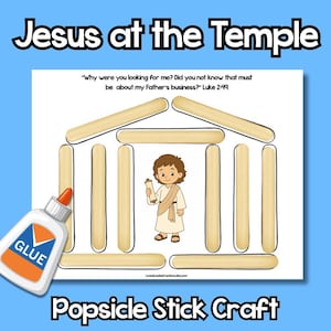 Könnte beinhalten: Ein Bastelblatt mit dem Titel Jesus at the Temple und einer Comic-Illustration eines Jungen mit einer Schriftrolle. Das Design enthält Umrisse zum Aufkleben von Holzstäbchen für eine Tempelstruktur sowie den Text aus Lukas 2,49.