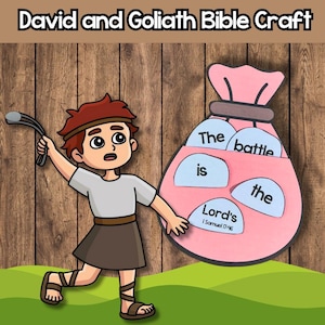 Puede incluir: Un proyecto de manualidades titulado "David and Goliath Bible Craft". La imagen muestra una ilustración de dibujos animados de David con una honda y una bolsa rosa con el texto "The battle is the Lord's" de 1 Samuel 17:46.