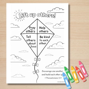 以下が含まれることがあります： 「Lift up others!」の文字と凧のイラストが描かれた白黒の塗り絵。凧には「Pray for others」や「Be kind to each other」などのフレーズが書かれた4つのセクションがあります。聖書の詩と色鉛筆も含まれています。