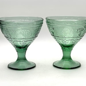 Vintage Arcoroc Minos Jade Footed Dessert Fruit Bowl - Set of 2 - Green Glass Bowls with Grape Pattern - Made in France