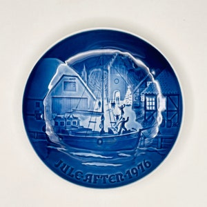 1976 Bing and Grondahl B&G Denmark Christmas Welcome Plate - Collectible Danish Plate - Vintage Blue and White Scandinavian Porcelain