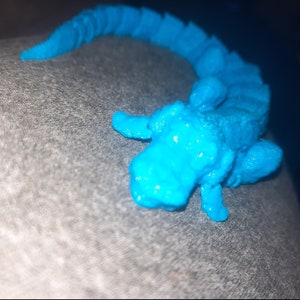Falcor bleu imprimé en 3D de l’histoire sans fin
