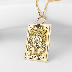 Collar de viaje de oro de 14 quilates con el mensaje El vagabundo, dije de viaje de oro, collar de aventuras, colgante de carta del tarot, collar delicado personalizado para mujer