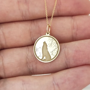 14K Solid Gold Howling Wolf Pendant, Gold Wolf Coin Necklace, Personalized Wolf Charm, Dainty Layering Jewelry, Engraved Wild Animal Charm