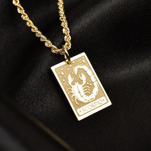 Pendentif carte de tarot Scorpion en or 14 carats, collier signe du zodiaque, bijoux signe du Scorpion, disque horoscope en or, cadeau personnalisé Scorpion, médaillon Scorpion