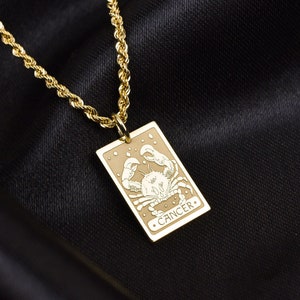 Pendentif carte de tarot Cancer en or 14 carats, collier signe du zodiaque, bijoux signe du zodiaque crabe, breloque signe du cancer, pièce d'or Cancer, médaillon cancer