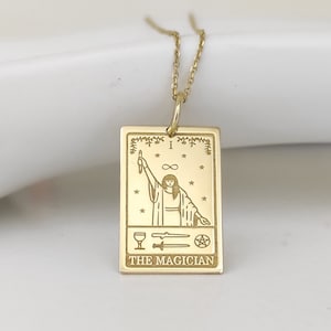 Ciondolo con carta dei tarocchi del mago in oro 14K, collana in oro con mazzo di tarocchi, gioielli con tarocchi, collana con carte dei tarocchi, gli arcani maggiori, ciondolo personalizzato