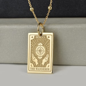 Collar de Carta del Tarot Wanderer de Oro Macizo de 14 K, Colgante de Carta del Tarot Personalizado, Collar de Carta del Tarot Grabada, Collar de Aventurero, Regalo de Tarot
