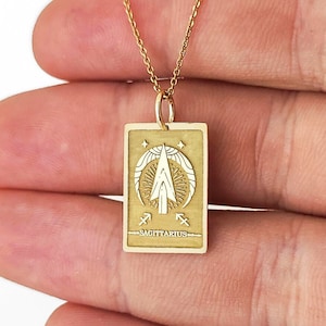 Pendentif carte de tarot Sagittaire en or 14 carats, collier tarot signe du zodiaque, bijoux en or personnalisés signe Sagittaire, breloque flèche Sagittaire