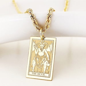 14K goud de duivel tarotkaart ketting, gepersonaliseerde duivel tarothanger, Major Arcana tarotkaart charme, sierlijke gouden tarotkaart vrouwen cadeau