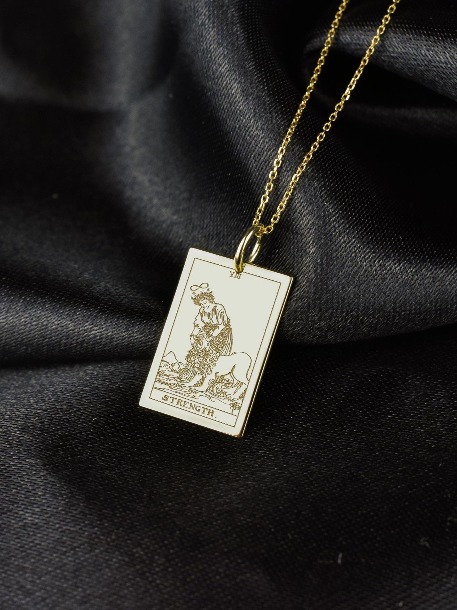14Kゴールド「強さ」タロットカードネックレス、勇気のシンボルペンダント、大アルカナジュエリー、パーソナライズされたタロットデッキチャーム、ライダーウェイトネックレス  - Etsy 日本