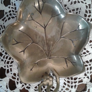Vintage Messing Schmuck Schale Messing Catch All Dish Boho Decor MCM Dekor Messing Blatt Messing Akzent Messing Schlüssel Wechselhalter Eingang Schale