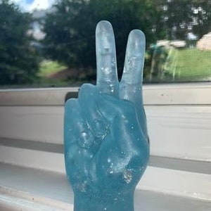 Resin Peace Hand, Shelf Decor Object,Peace Hippie, Art, Hand Gestures, Hand Ornaments, Modern Decor, Aesthetic, Wall Art, Hippie Art, Peace