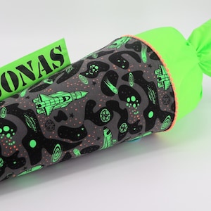 Cône scolaire en tissu personnalisé avec nom - Neon Space