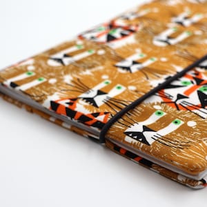 Zwangerschapspaspoorthoes met extra compartiment Wild vergeten - Bever & Bloom Bramble | Beschermhoes | gepersonaliseerd met naam | Cadeau zwangerschap
