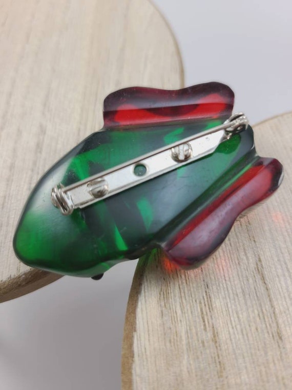 Carved Lucite Frog pin in green and red. 50's-60's - image 2