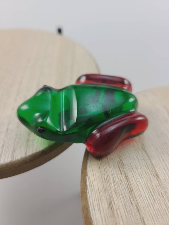 Carved Lucite Frog pin in green and red. 50's-60's - image 1