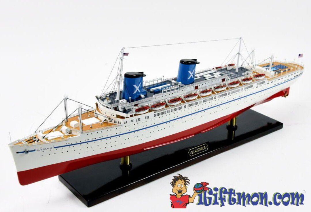 SS AUSTRALIS LIGHTED Passenger Ship 34