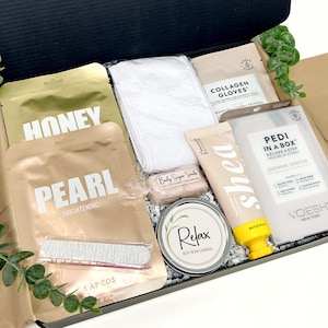 Spa Gift for Her, Mom Christmas Gift, Spa Gift Box, Best Friend Gift, Holiday Gift Box for Self-Care, Curated Spa Gift Basket, Gift for Her
