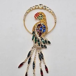 Vintage grote strassteenpapegaai neergestreken op een schommelbroche/pin
