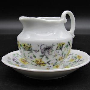 Vintage Napco benporslinsgräddkanna och fat: Gul rosenchitz