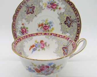 Xícara de chá e pires vintage Shelley Georgian em porcelana vermelha.