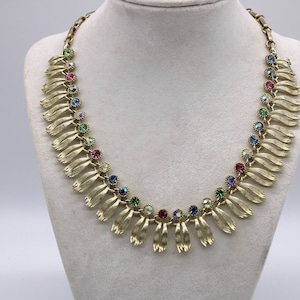 collier Lisner vintage, années 1950 et 1960, collier à franges doré Lisner signé avec strass aurores boréales multicolores