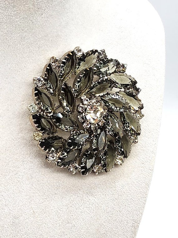 Vintage Smoky Gray and Clear Rhinestone Brooch in… - image 8