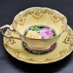Vintage Paragon Fine English Bone China Teacup and Saucer, Rare Paragon China Chrysanthemum Pattern in Yellow, Gold, Black A273(or5)0/1